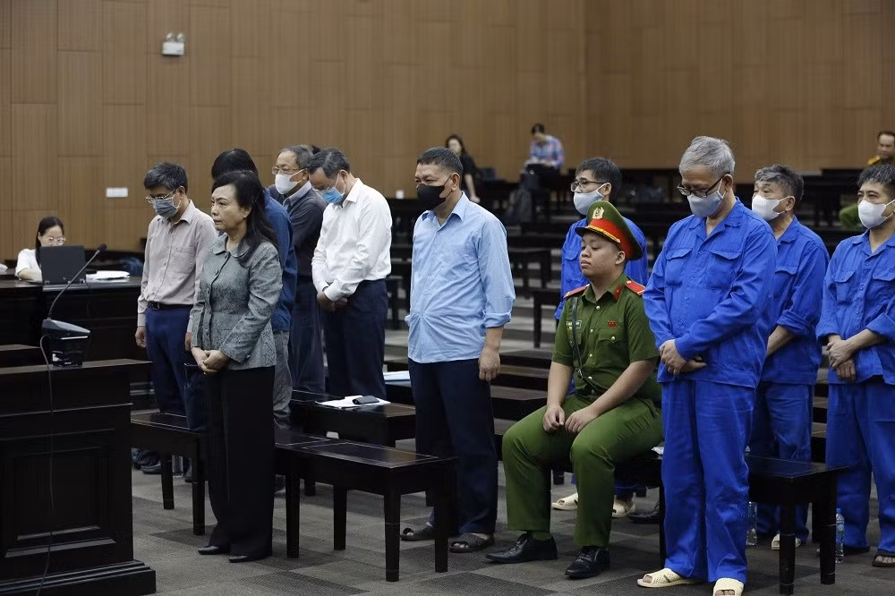 Các bị cáo trong vụ án tại phiên tòa.