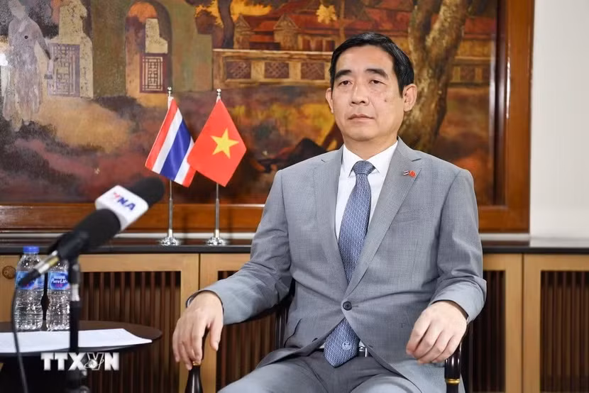 dai-su-pham-viet-hung-11zon.jpg
