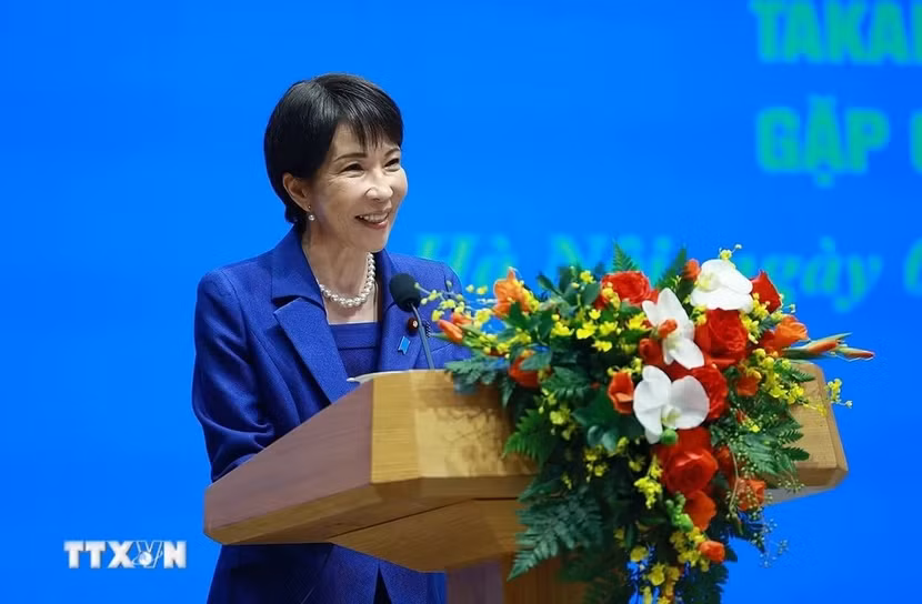 thu-tuong-le-minh-hung-va-thu-tuong-nhat-ban-takaichi-sanae-gap-go-bao-chi-2.jpg