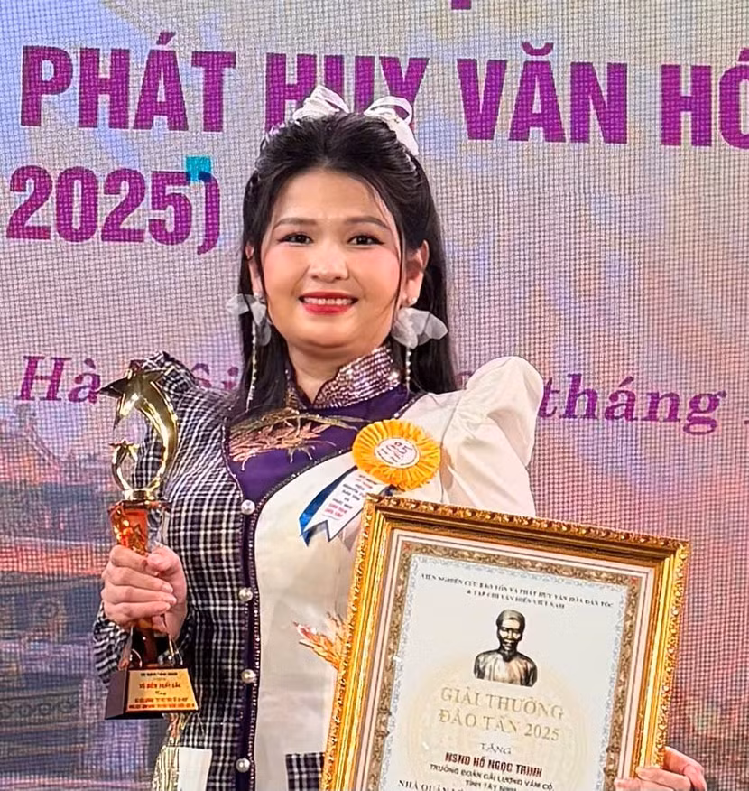 ngoc-trinh.jpg