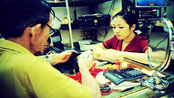 Nhu cầu nắm giữ vàng miếng tạm sụt giảm Nhu cầu nắm giữ vàng miếng tạm sụt giảm