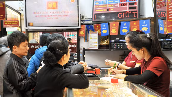 Được “săn đón” chào năm mới, giá vàng liên tục tăng ảnh 1