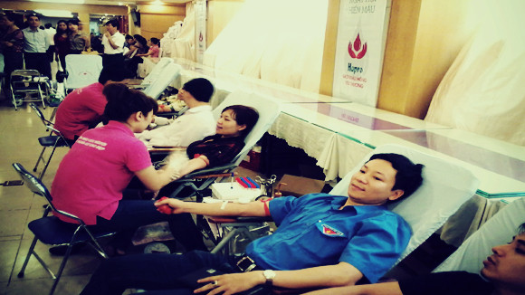 Ngay trong ngày đầu Trung tâm huyết học đã nhận được 320 đơn vị máu được hiến