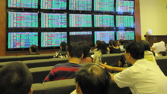 Qua cơn hoảng loạn, chứng khoán tăng trở lại ấn tượng ảnh 1 Qua cơn hoảng loạn, chứng khoán tăng trở lại ấn tượng ảnh 1