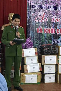 Những người lính cứu hỏa mang hơi ấm đến vùng cao