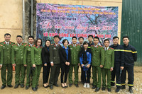 Những người lính cứu hỏa mang hơi ấm đến vùng cao