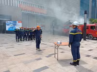 Hàng trăm nhân viên, cư dân tham gia diễn tập vụ cháy giả định