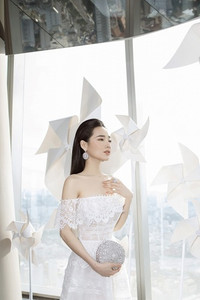 [ẢNH] Chiếc váy Nhã Phương diện trong đám cưới do ai thiết kế ?