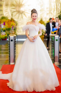 [ẢNH] Chiếc váy Nhã Phương diện trong đám cưới do ai thiết kế ?