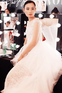 [ẢNH] Chiếc váy Nhã Phương diện trong đám cưới do ai thiết kế ?