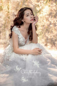 [ẢNH] Chiếc váy Nhã Phương diện trong đám cưới do ai thiết kế ?