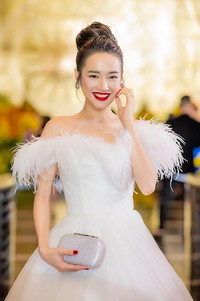 [ẢNH] Chiếc váy Nhã Phương diện trong đám cưới do ai thiết kế ?