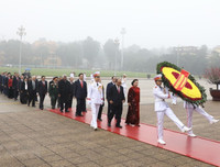 [ẢNH] Lãnh đạo Đảng, Nhà nước vào Lăng viếng Chủ tịch Hồ Chí Minh