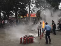 Trên 300 người dân tham gia nâng cao kỹ năng chữa cháy, thoát nạn