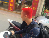 Giới trẻ nhuộm tóc 'màu cờ sắc áo' trước thềm trận chung kết U23