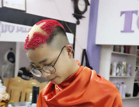 Giới trẻ nhuộm tóc 'màu cờ sắc áo' trước thềm trận chung kết U23