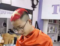 Giới trẻ nhuộm tóc 'màu cờ sắc áo' trước thềm trận chung kết U23