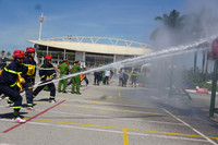 Cuộc thử sức giữa nắng nóng 40 độ C của những người lính cứu hỏa