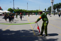 Cuộc thử sức giữa nắng nóng 40 độ C của những người lính cứu hỏa