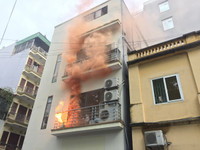 Cứu nạn người mắc kẹt trong đám cháy ngôi nhà tại 28B Điện Biên Phủ