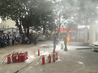 Trên 300 người dân tham gia nâng cao kỹ năng chữa cháy, thoát nạn