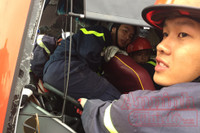 Cứu nạn các nạn nhân mắc kẹt trong cabin xe ô tô