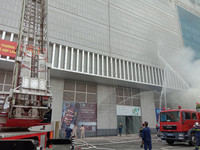 Hàng trăm nhân viên, cư dân tham gia diễn tập vụ cháy giả định