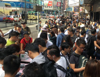 Người Việt 'săn lùng' iPhone X khắp nơi, gấp gáp xách tay về Việt Nam chốt lời