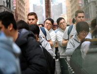 Người Việt 'săn lùng' iPhone X khắp nơi, gấp gáp xách tay về Việt Nam chốt lời