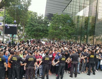 Người Việt 'săn lùng' iPhone X khắp nơi, gấp gáp xách tay về Việt Nam chốt lời