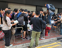 Người Việt 'săn lùng' iPhone X khắp nơi, gấp gáp xách tay về Việt Nam chốt lời