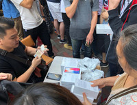 Người Việt 'săn lùng' iPhone X khắp nơi, gấp gáp xách tay về Việt Nam chốt lời