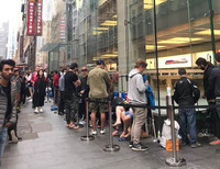 Người Việt 'săn lùng' iPhone X khắp nơi, gấp gáp xách tay về Việt Nam chốt lời