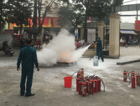 Trên 300 người dân tham gia nâng cao kỹ năng chữa cháy, thoát nạn