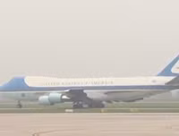 Toàn cảnh Tổng thống Mỹ Donald Trump rời cuộc họp thượng đỉnh, lên máy bay về nước