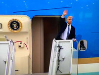 Toàn cảnh Tổng thống Mỹ Donald Trump rời cuộc họp thượng đỉnh, lên máy bay về nước