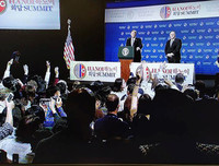 Toàn cảnh Tổng thống Mỹ Donald Trump rời cuộc họp thượng đỉnh, lên máy bay về nước