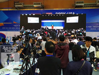 Toàn cảnh Tổng thống Mỹ Donald Trump rời cuộc họp thượng đỉnh, lên máy bay về nước