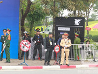 Toàn cảnh Tổng thống Mỹ Donald Trump rời cuộc họp thượng đỉnh, lên máy bay về nước