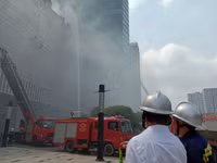 Hàng trăm nhân viên, cư dân tham gia diễn tập vụ cháy giả định