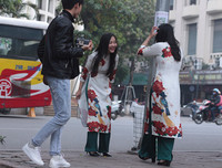 Phố phường Hà Nội ngập tràn không khí Tết