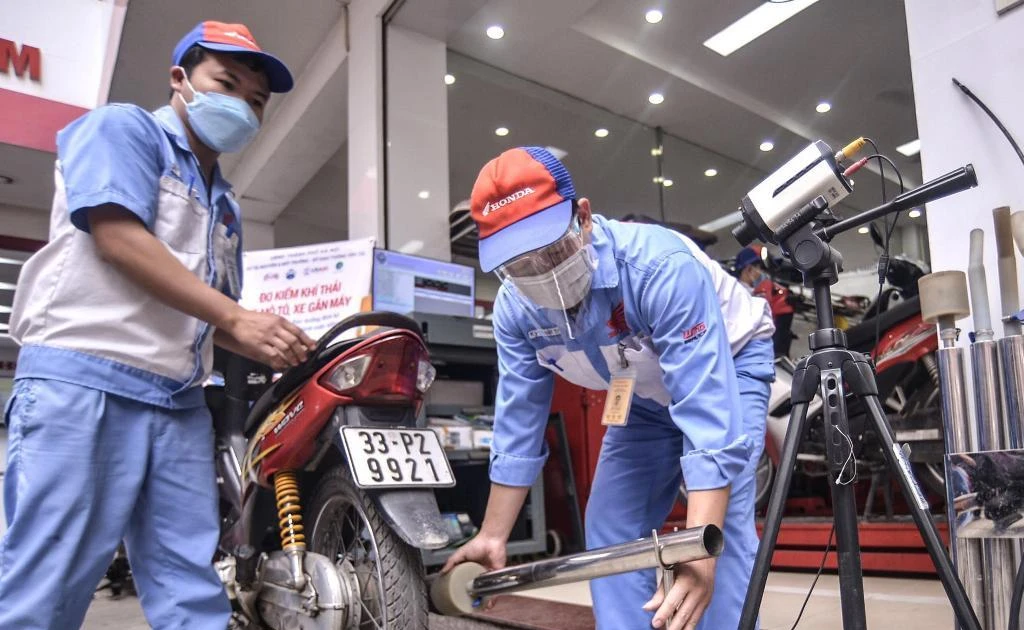 lộ trình kiểm định khí thải xe máy từ 2027 tại tphcm và hà nội gồm những mốc nào