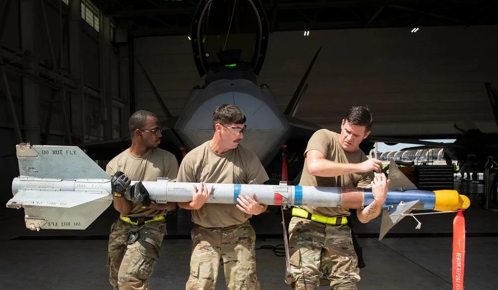 AIM-9 vẫn là dòng tên lửa của Mỹ khiến đối thủ khiếp sợ