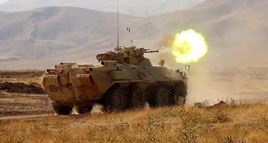 Pháo 2A72 cỡ nòng 30mm trên 'báo thép' BTR-82A Nga