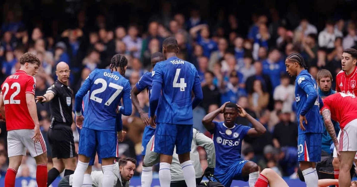 Tài năng trẻ Jesse Derry của Chelsea bất tỉnh sau va chạm, phải thở oxy trên sân — image 3