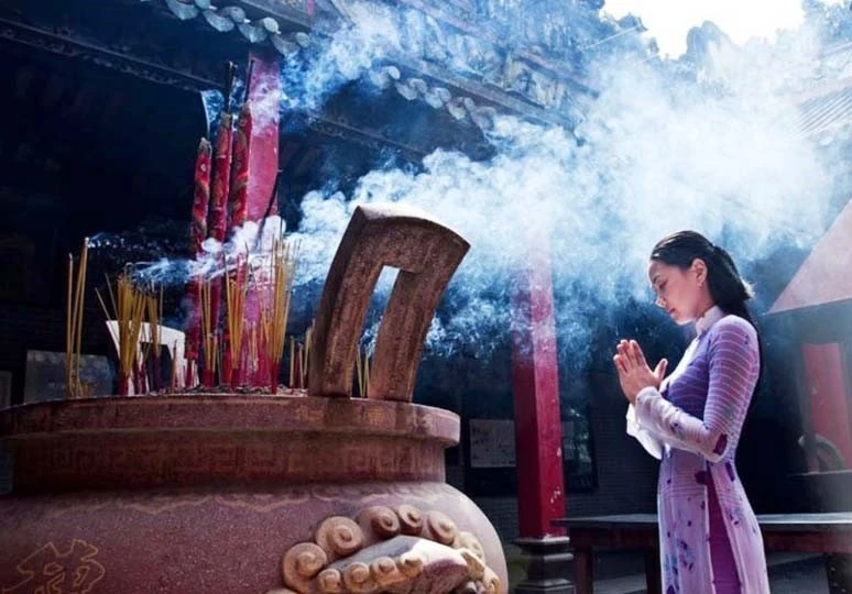 Đầu năm lên chùa