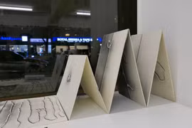 Tác phẩm “Sân chơi song song – Lắp ghép Cảm xúc (2023–2025)” của nghệ sĩ Ngô Đình Bảo Châu