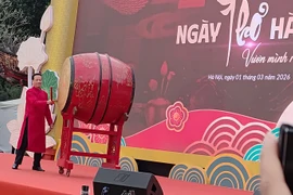 Khai mạc Ngày Thơ Hà Nội 2026: "Vươn mình ra biển lớn"