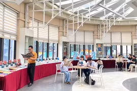 Trưng bày sách, báo “Sáng mãi niềm tin theo Đảng” khơi dậy khát vọng cống hiến của tuổi trẻ Thủ đô