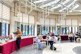 Trưng bày sách, báo “Sáng mãi niềm tin theo Đảng” khơi dậy khát vọng cống hiến của tuổi trẻ Thủ đô